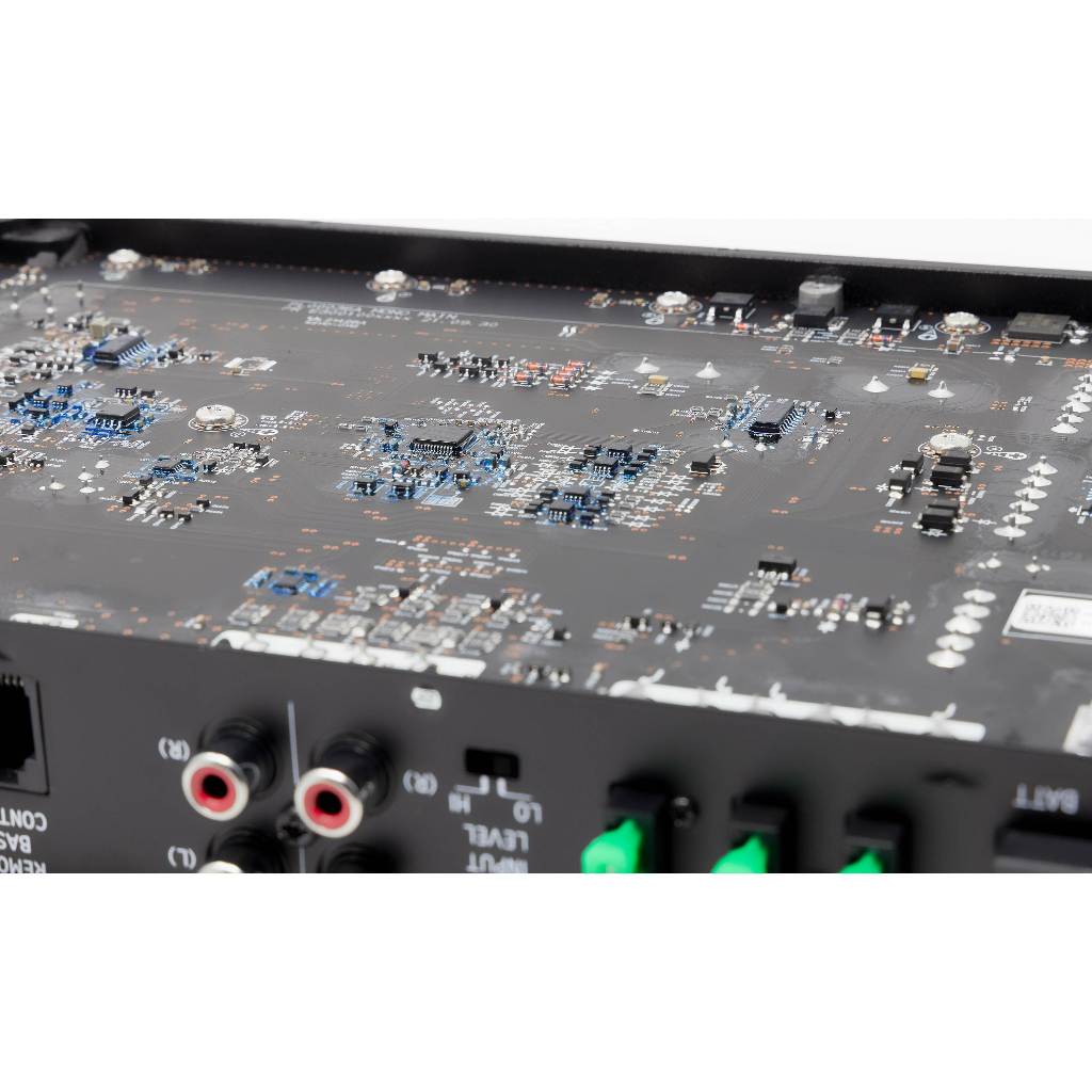 Alpine HDA-M80 Status Series mono subwoofer amplifier — 800 watts RMS at 2 ohms